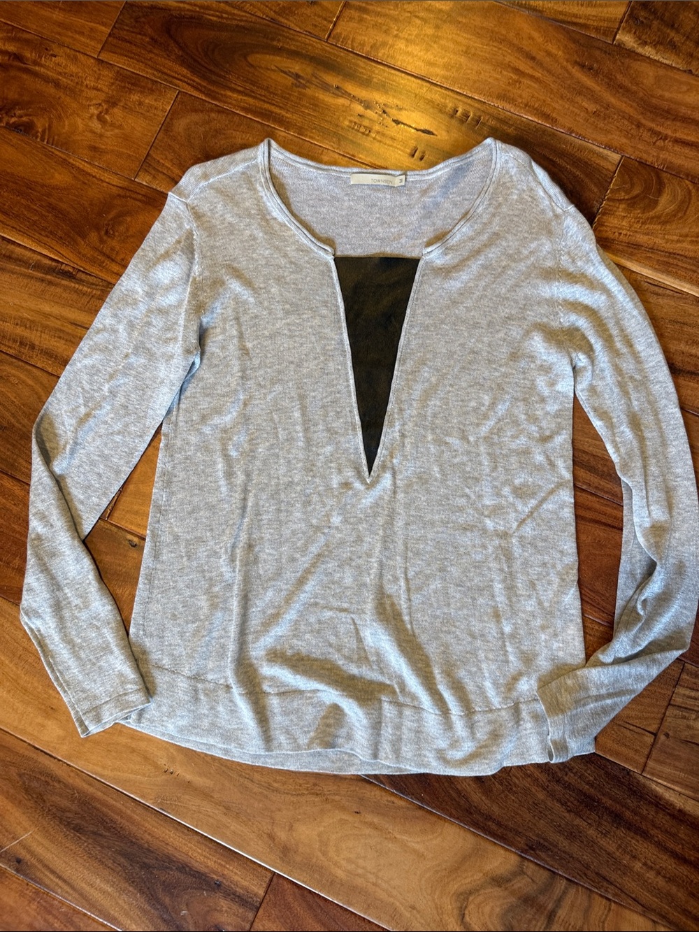 TOWNSEN Light Gray Long Sleeve Top with Black leather V-Inset, sz medium, EUC